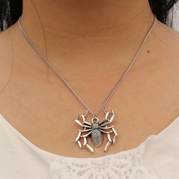 Spider Pendant Necklace Silver Plated Chain. - Picture 2 of 2